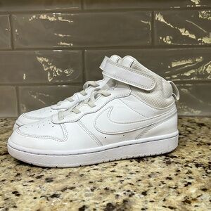 Nike Court Borough Size 3Y